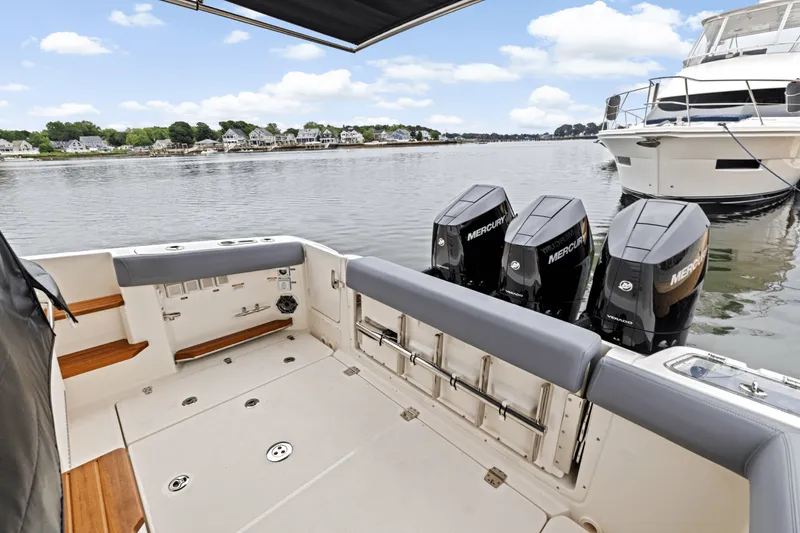 Slide: The Image of Boston Whaler 350 Realm 2025 - 9