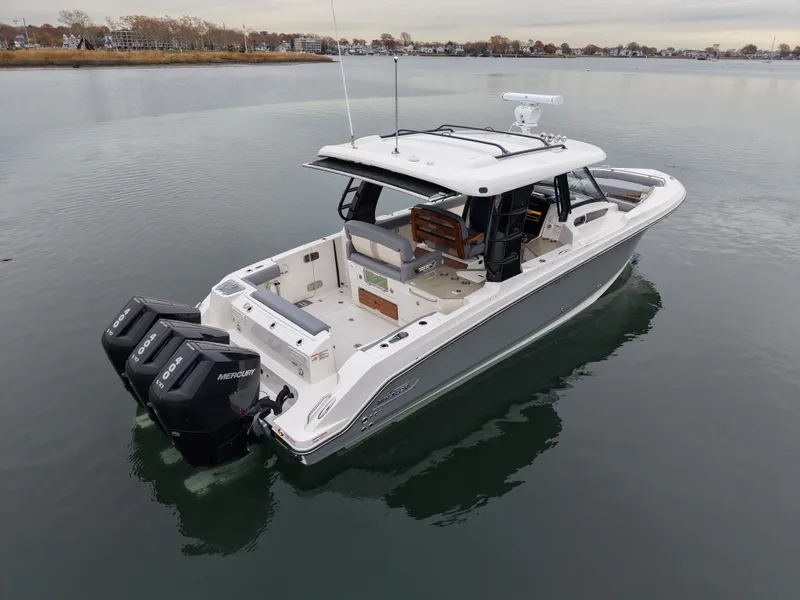 Slide: The Image of Boston Whaler 350 Realm 2026 - 10