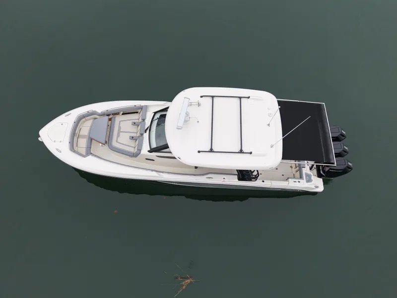 Slide: The Image of Boston Whaler 350 Realm 2026 - 13