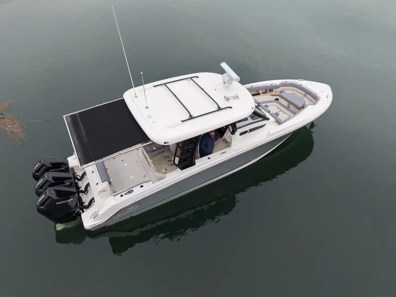 Slide: The Image of Boston Whaler 350 Realm 2026 - 15