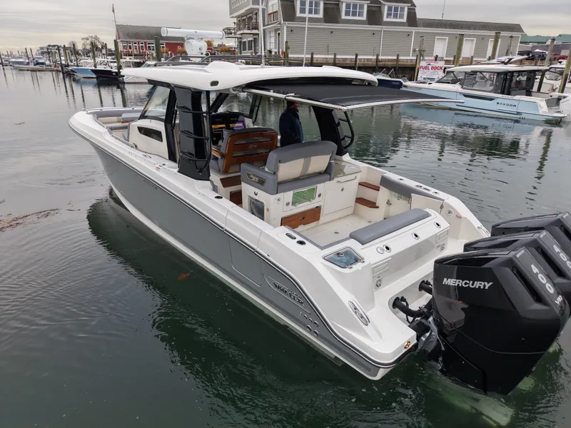 Slide: The Image of Boston Whaler 350 Realm 2026 - 17