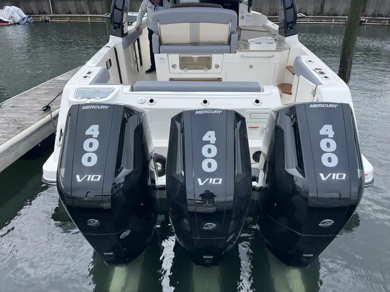 Slide: The Image of Boston Whaler 350 Realm 2026 - 18