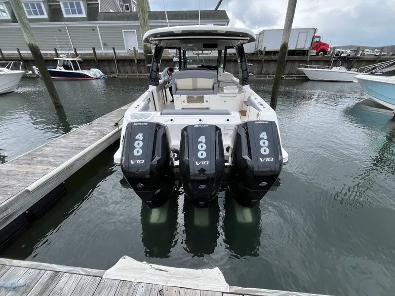 Slide: The Image of Boston Whaler 350 Realm 2026 - 19