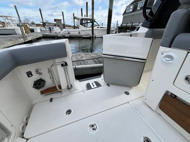 Slide: The Image of Boston Whaler 350 Realm 2026 - 22