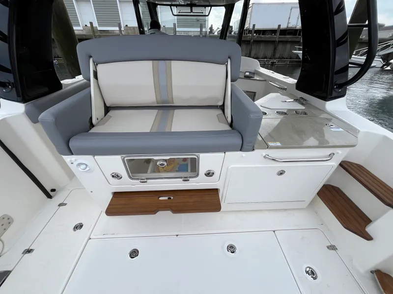 Slide: The Image of Boston Whaler 350 Realm 2026 - 23