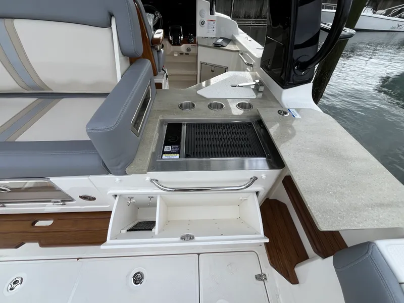 Slide: The Image of Boston Whaler 350 Realm 2026 - 24