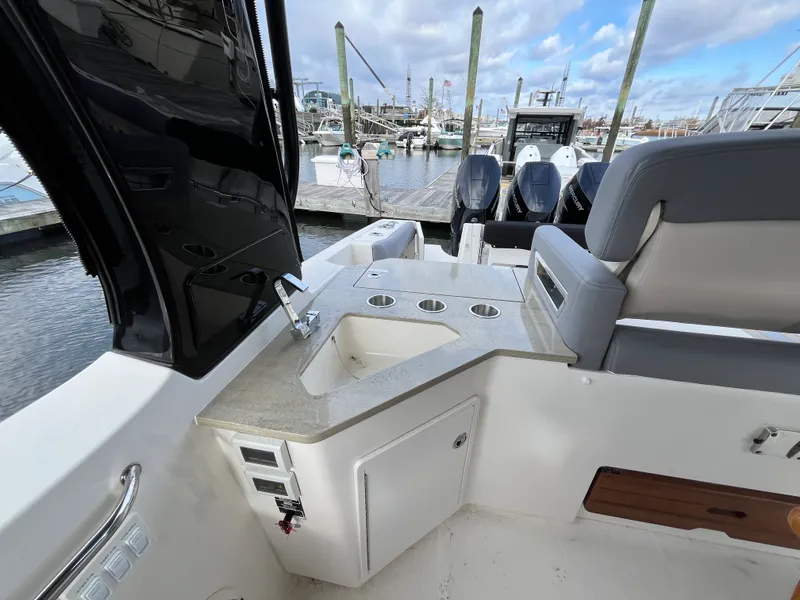 Slide: The Image of Boston Whaler 350 Realm 2026 - 27