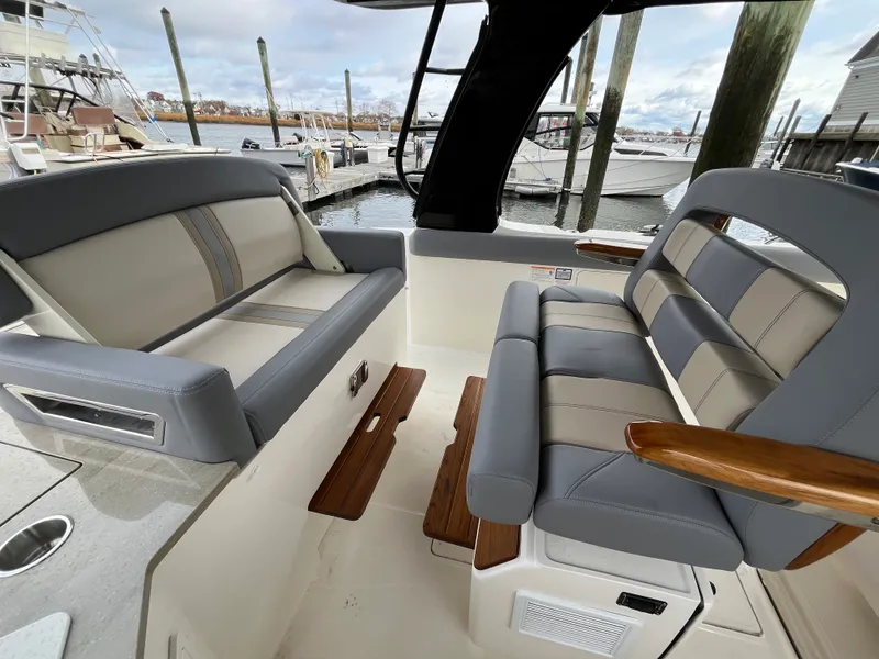 Slide: The Image of Boston Whaler 350 Realm 2026 - 28