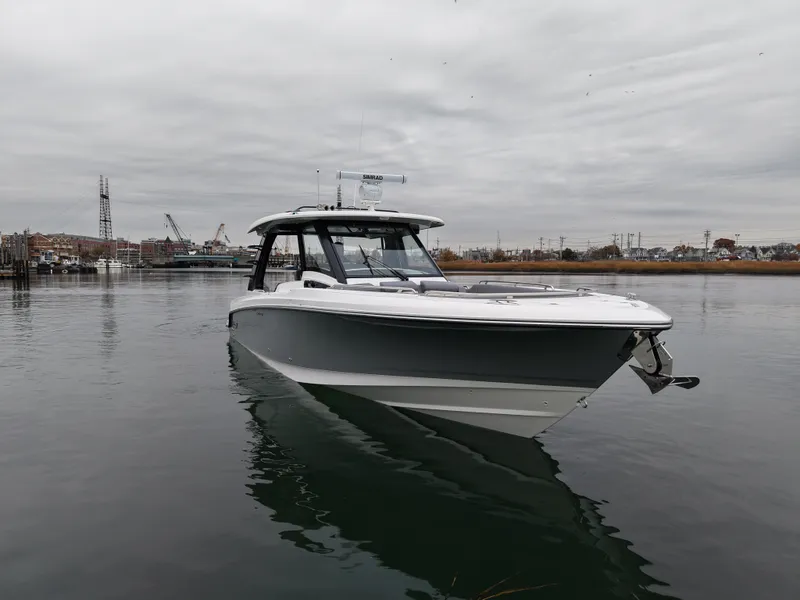 Slide: The Image of Boston Whaler 350 Realm 2026 - 3