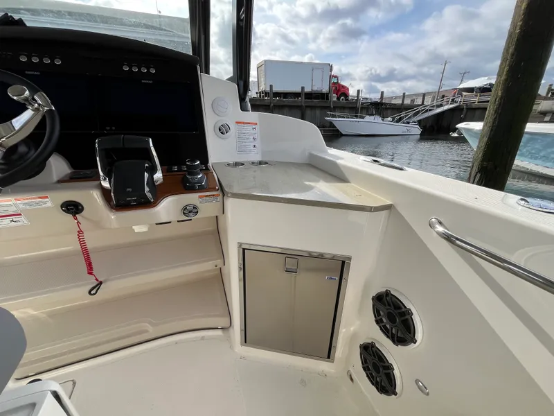 Slide: The Image of Boston Whaler 350 Realm 2026 - 30