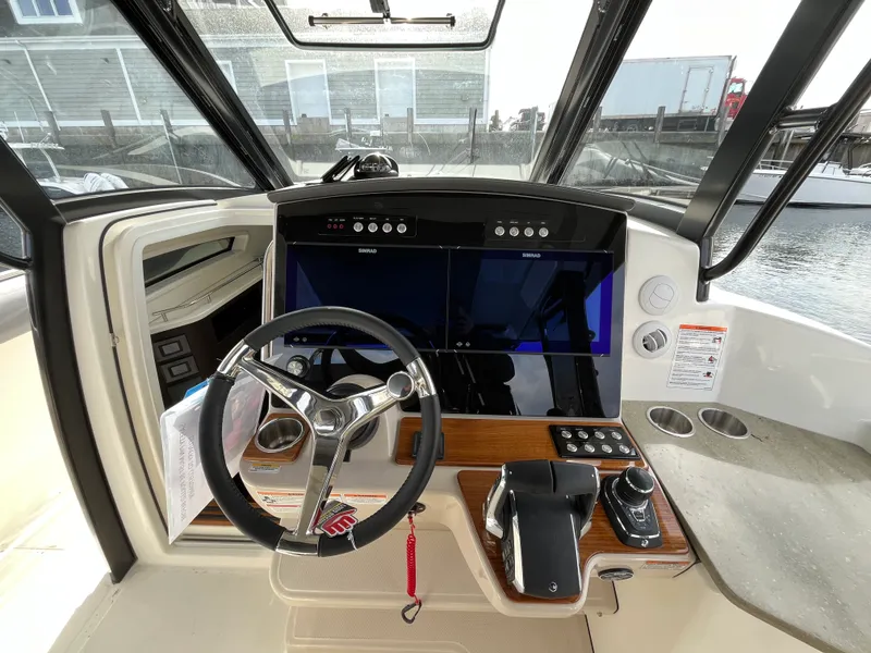 Slide: The Image of Boston Whaler 350 Realm 2026 - 32