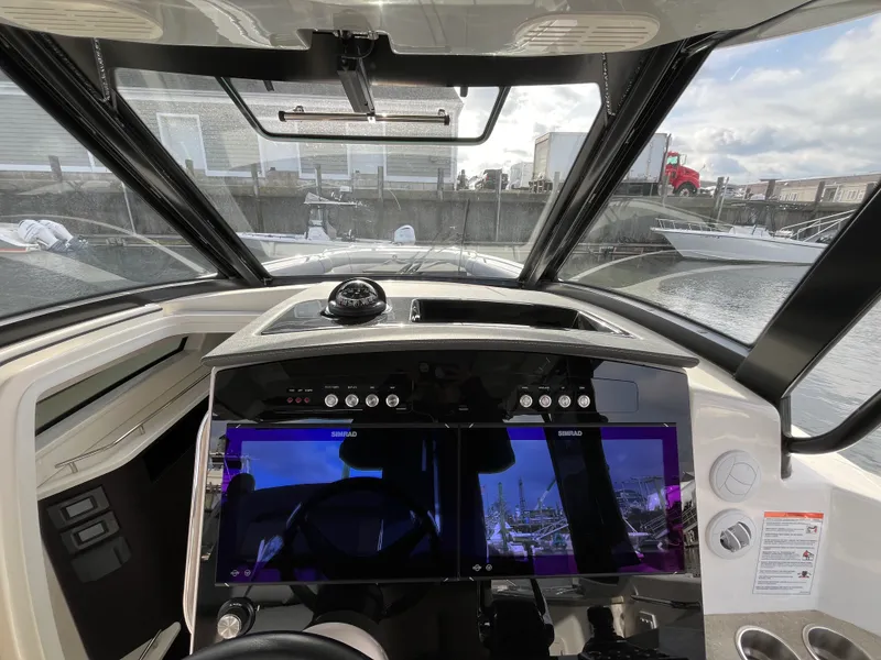 Slide: The Image of Boston Whaler 350 Realm 2026 - 33