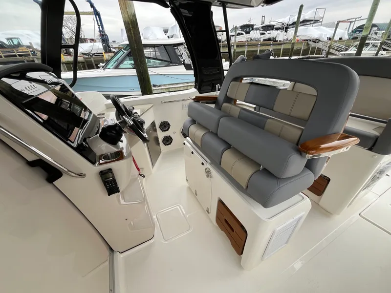 Slide: The Image of Boston Whaler 350 Realm 2026 - 34