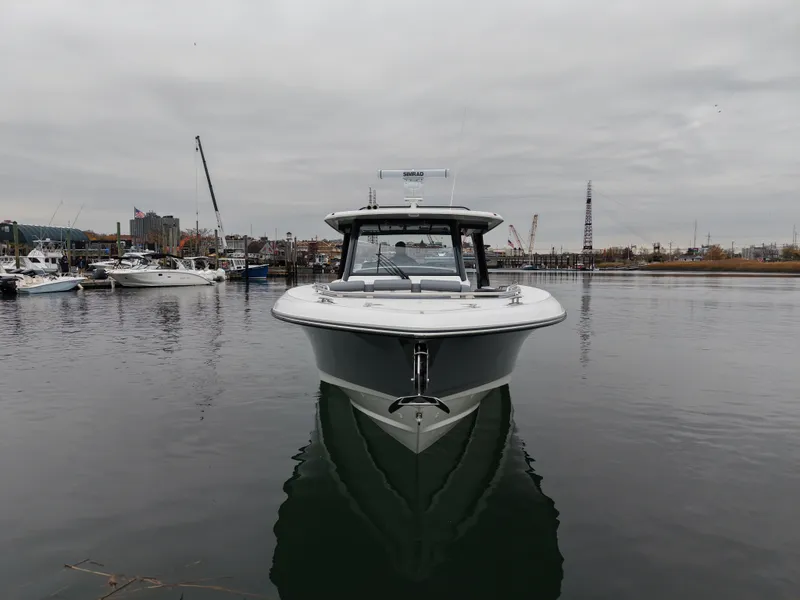 Slide: The Image of Boston Whaler 350 Realm 2026 - 4