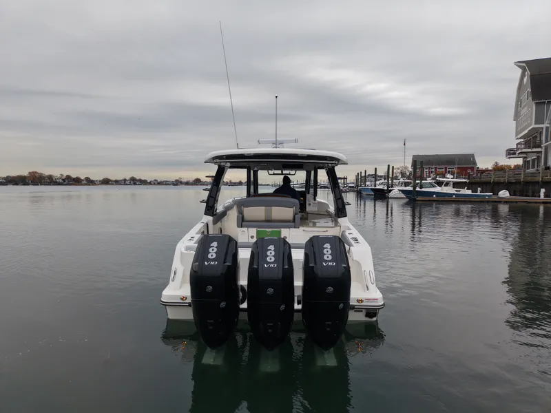 Slide: The Image of Boston Whaler 350 Realm 2026 - 8