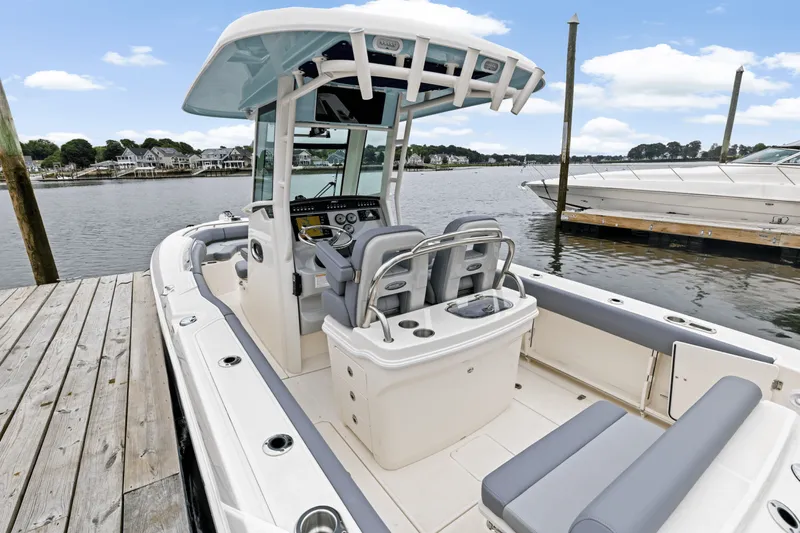 Slide: The Image of Boston Whaler 250 Outrage 2025 - 13