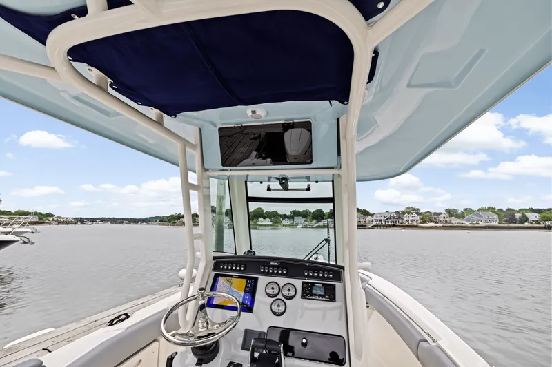 Slide: The Image of Boston Whaler 250 Outrage 2025 - 20