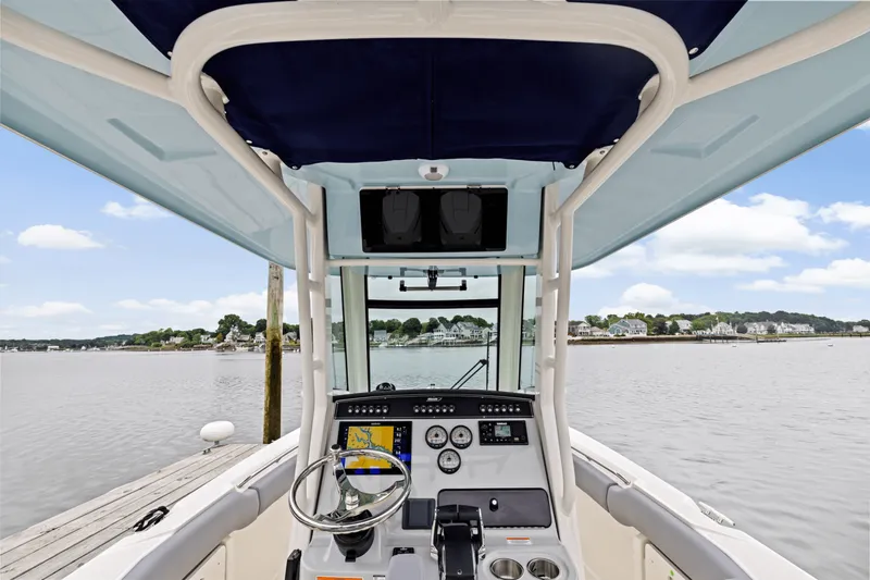 Slide: The Image of Boston Whaler 250 Outrage 2025 - 21