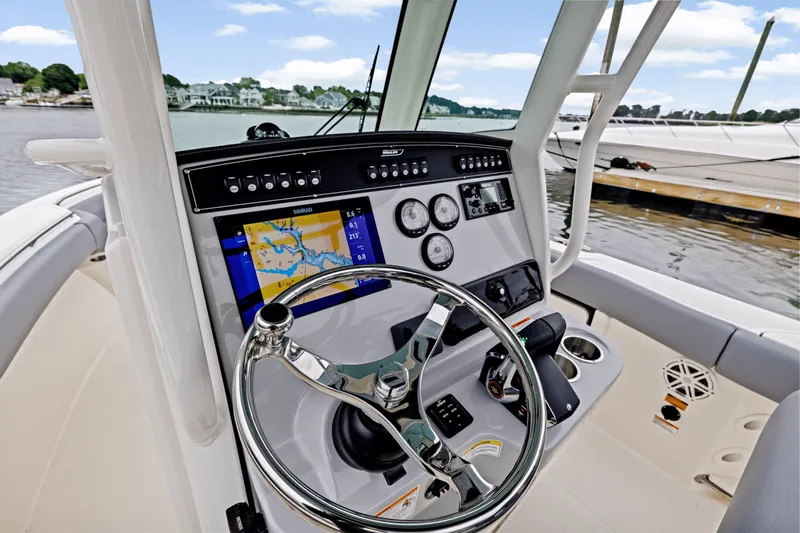 Slide: The Image of Boston Whaler 250 Outrage 2025 - 24