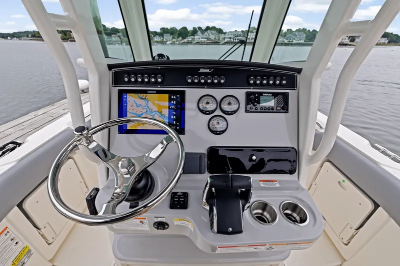 Slide: The Image of Boston Whaler 250 Outrage 2025 - 25