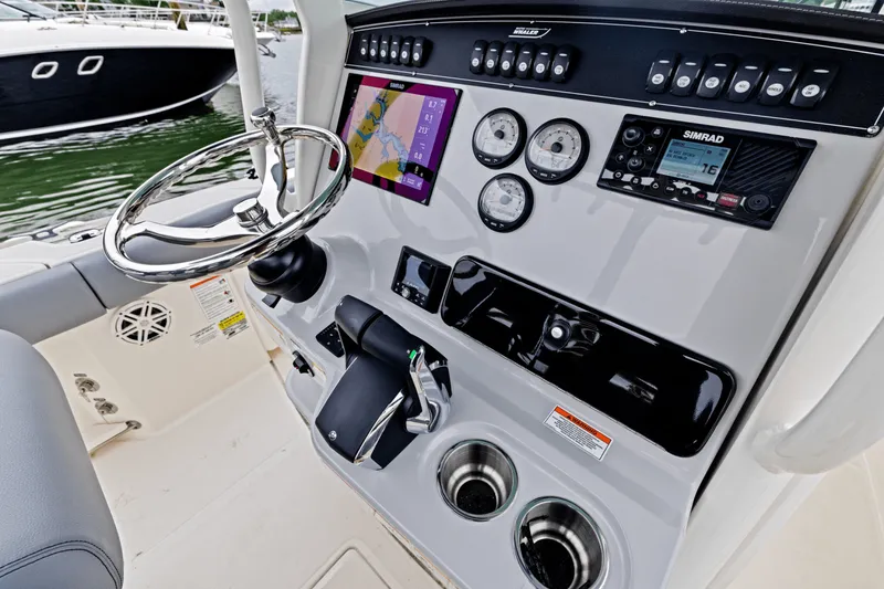 Slide: The Image of Boston Whaler 250 Outrage 2025 - 27