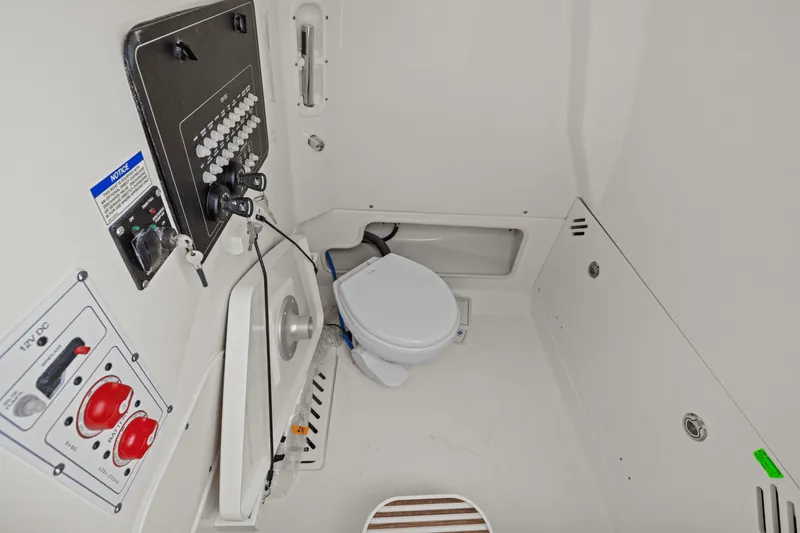 Slide: The Image of Boston Whaler 250 Outrage 2025 - 29