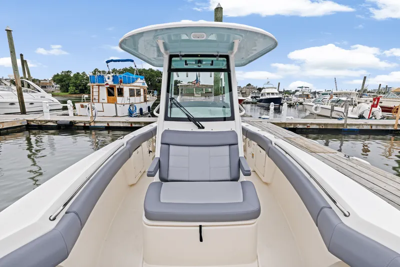 Slide: The Image of Boston Whaler 250 Outrage 2025 - 32