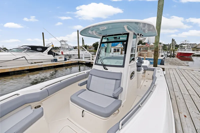 Slide: The Image of Boston Whaler 250 Outrage 2025 - 33