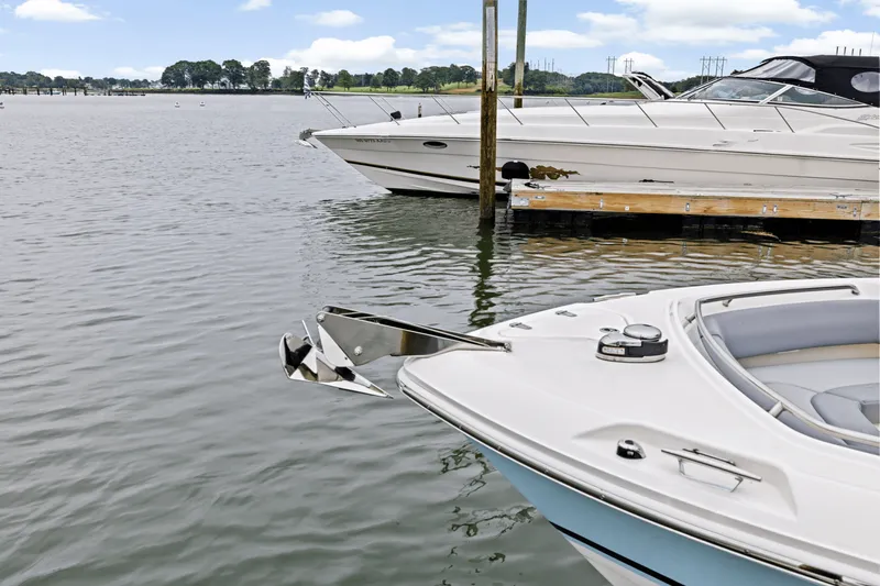 Slide: The Image of Boston Whaler 250 Outrage 2025 - 38