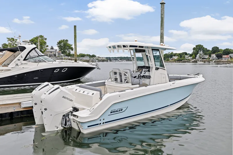 Slide: The Image of Boston Whaler 250 Outrage 2025 - 4