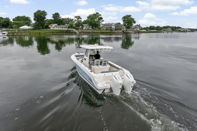 Slide: The Image of Boston Whaler 250 Outrage 2025 - 40