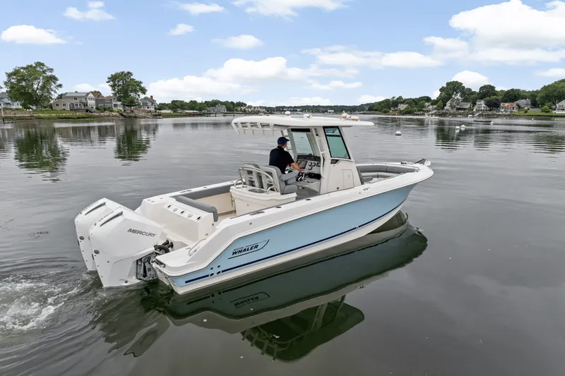 Slide: The Image of Boston Whaler 250 Outrage 2025 - 41