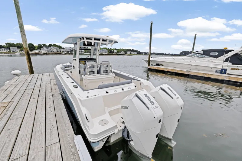 Slide: The Image of Boston Whaler 250 Outrage 2025 - 5