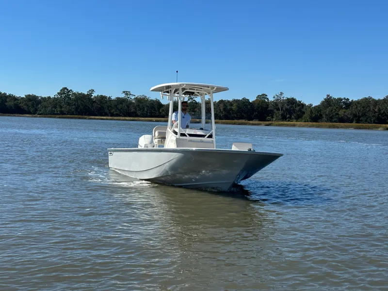 Slide: The Image of Boston Whaler 210 Montauk 2026 - 10