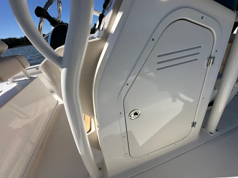Slide: The Image of Boston Whaler 210 Montauk 2026 - 16