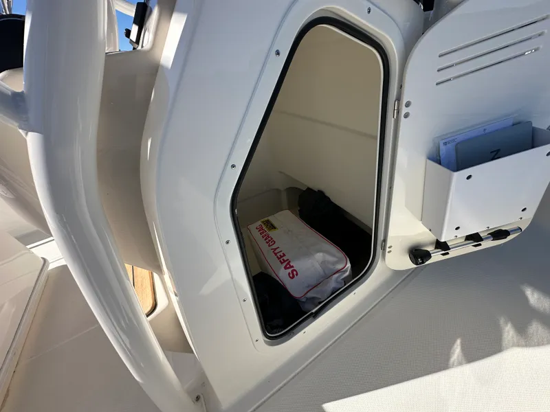 Slide: The Image of Boston Whaler 210 Montauk 2026 - 17