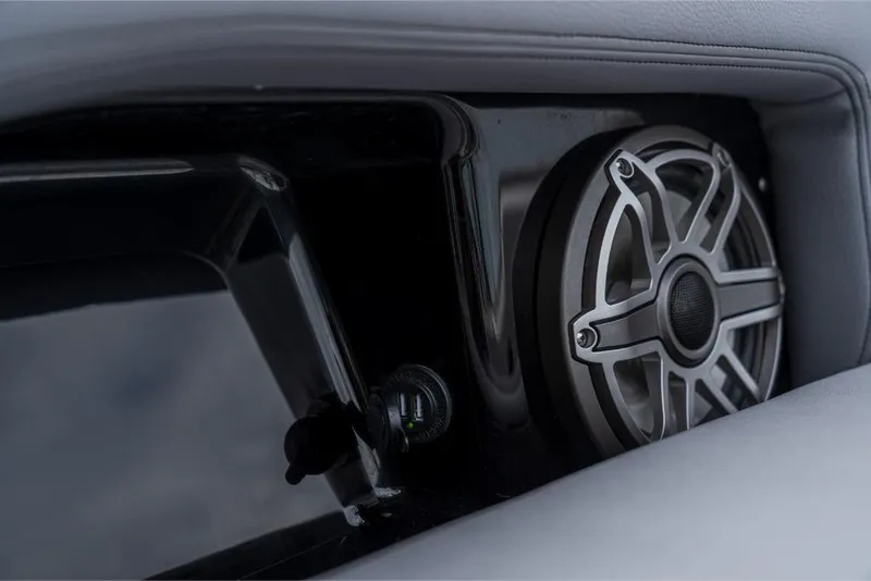 Slide: The Image of Boston Whaler 360 Outrage 2026 - 129