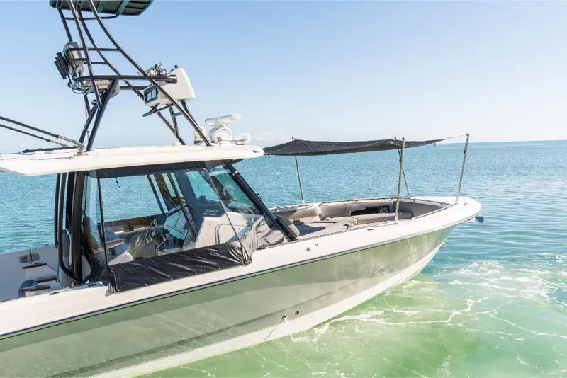 Slide: The Image of Boston Whaler 360 Outrage 2026 - 151