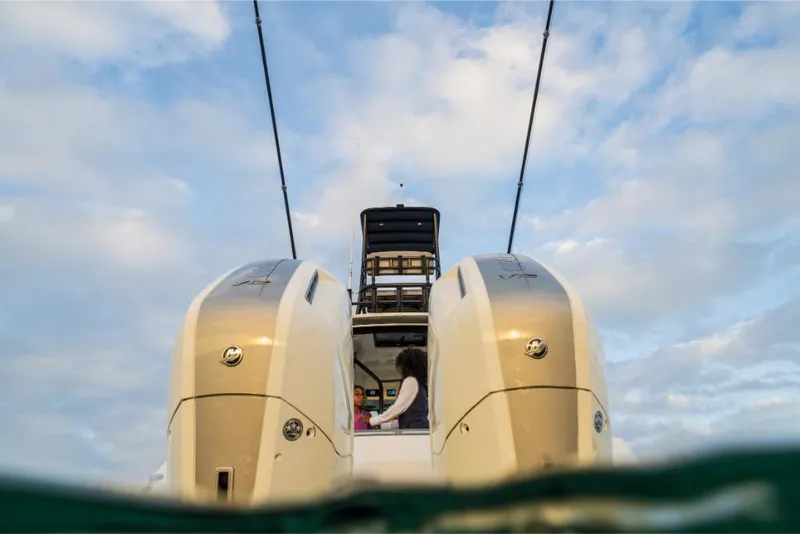 Slide: The Image of Boston Whaler 360 Outrage 2026 - 184