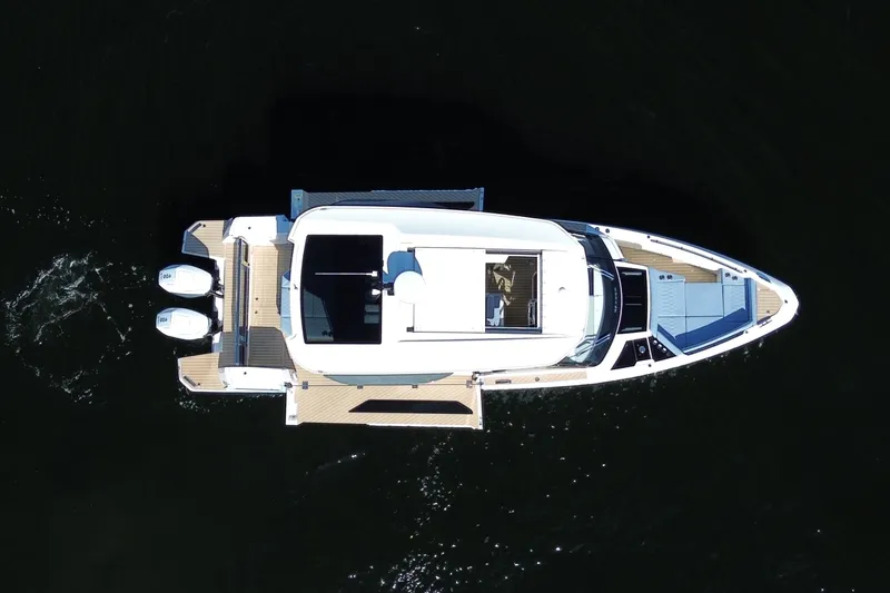 Slide: The Image of Saxdor 400 GTO 2026 - 10