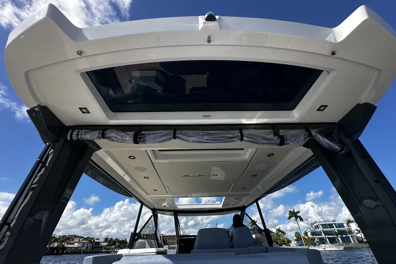 Slide: The Image of Saxdor 400 GTO 2026 - 24