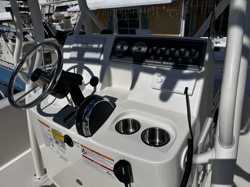 Slide: The Image of Boston Whaler 190 Montauk 2026 - 10