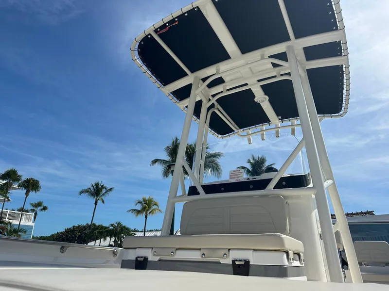 Slide: The Image of Boston Whaler 190 Montauk 2026 - 18