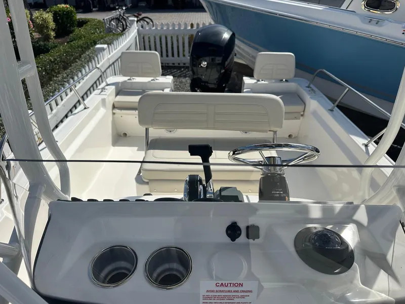 Slide: The Image of Boston Whaler 190 Montauk 2026 - 20