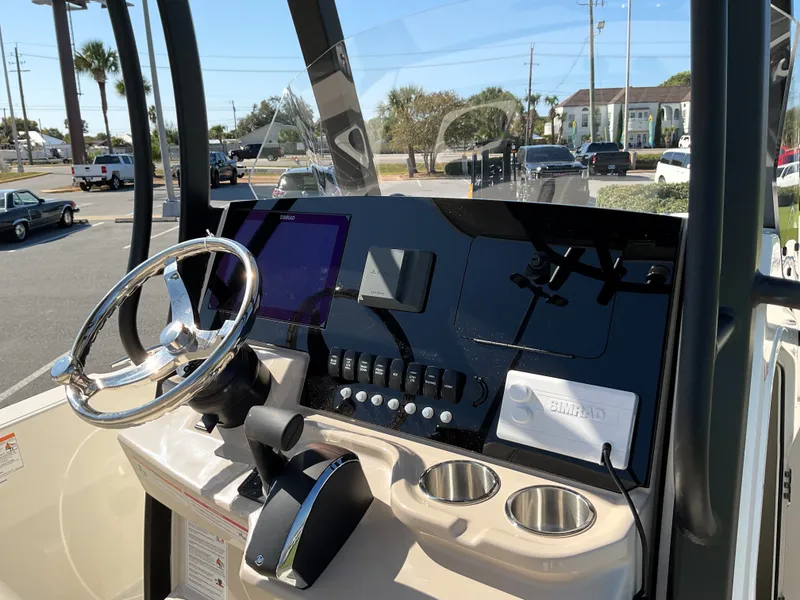 Slide: The Image of Boston Whaler 220 Dauntless 2026 - 15