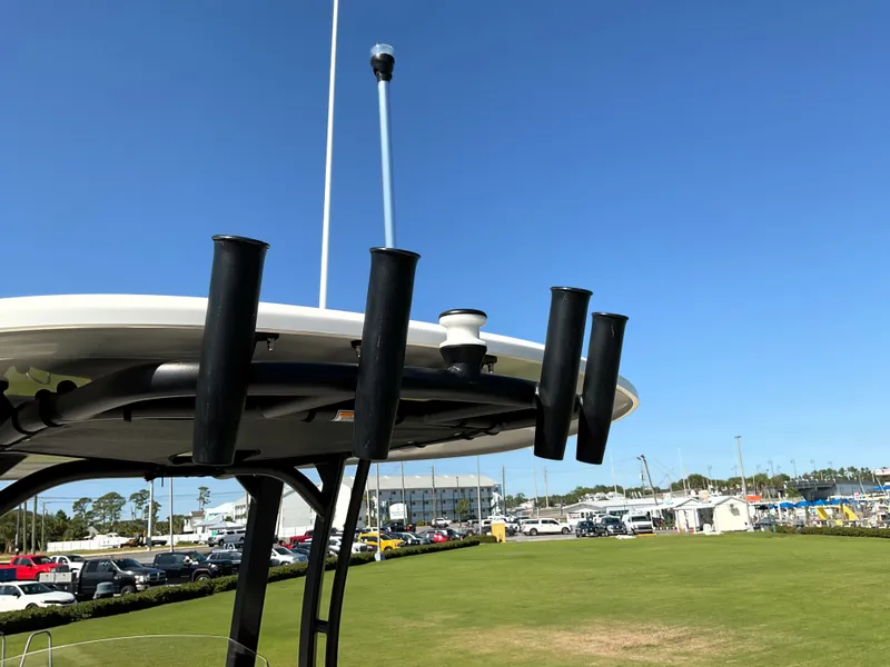 Slide: The Image of Boston Whaler 220 Dauntless 2026 - 21