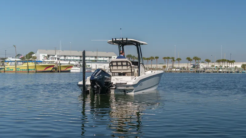 Slide: The Image of Boston Whaler 220 Dauntless 2026 - 3