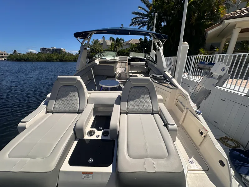 Slide: The Image of Sea Ray 290 SDX OUTBOARD 2020 - 10