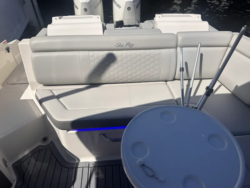 Slide: The Image of Sea Ray 290 SDX OUTBOARD 2020 - 14