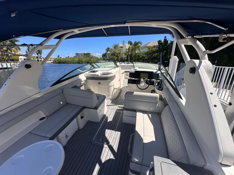 Slide: The Image of Sea Ray 290 SDX OUTBOARD 2020 - 15